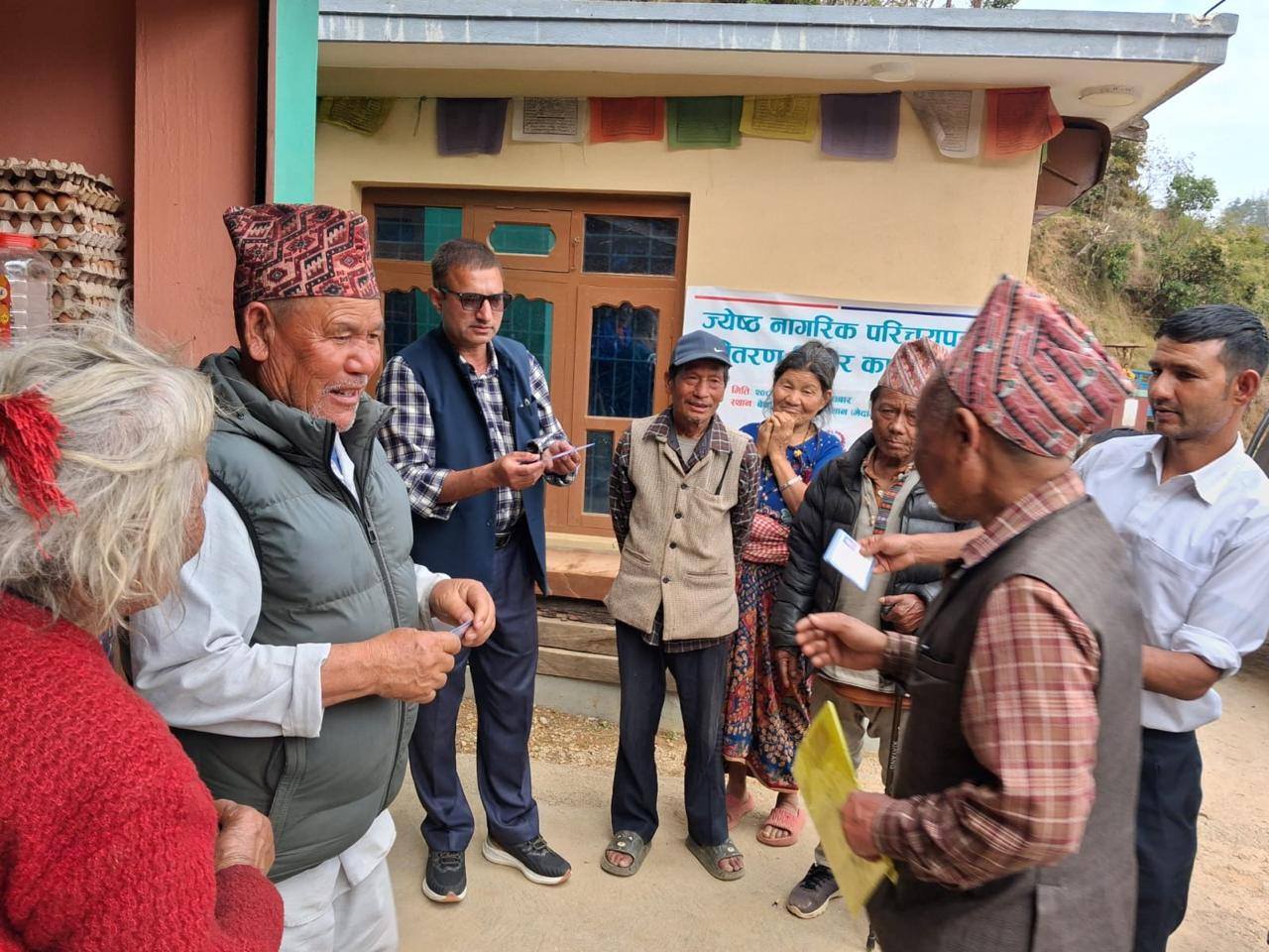 बेथानचोक गाउँपालिकाद्वारा देवीस्थानमा ज्येष्ठ नागरिक परिचय वितरण  